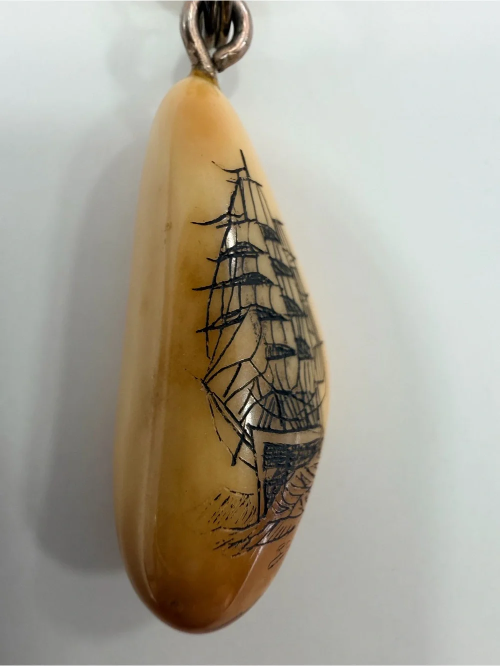 VTG Brass Tone Screw Gate Scrimshaw Keychain Nautical Ship Carved Bone Pendant
